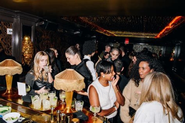 Exploring the Allure of Gentlemen's Clubs in Manhattan