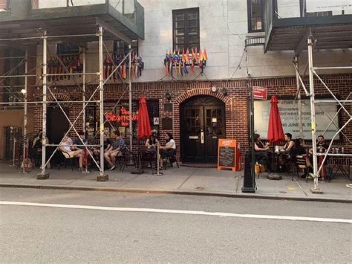 Exploring the Vibrant Gay Bar Scene in Raleigh